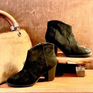 BP Women’s Black Suede Leather Ankle Bootie-Sz 6